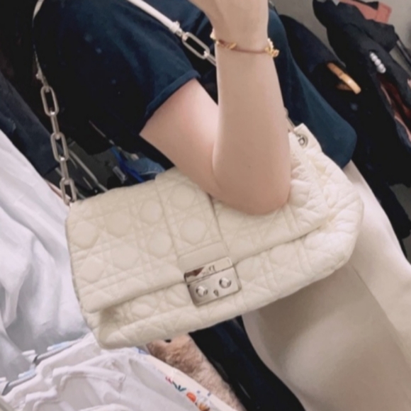 Dior White Quilted Women's Bag - Picture 8 of 10